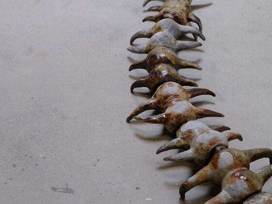 Aëla Maï Cabel und Jérémy Piningre, ohne Titel, 2025, Keramik glasiert Foto: Aëla Maï Cabel und Jérémy Piningre