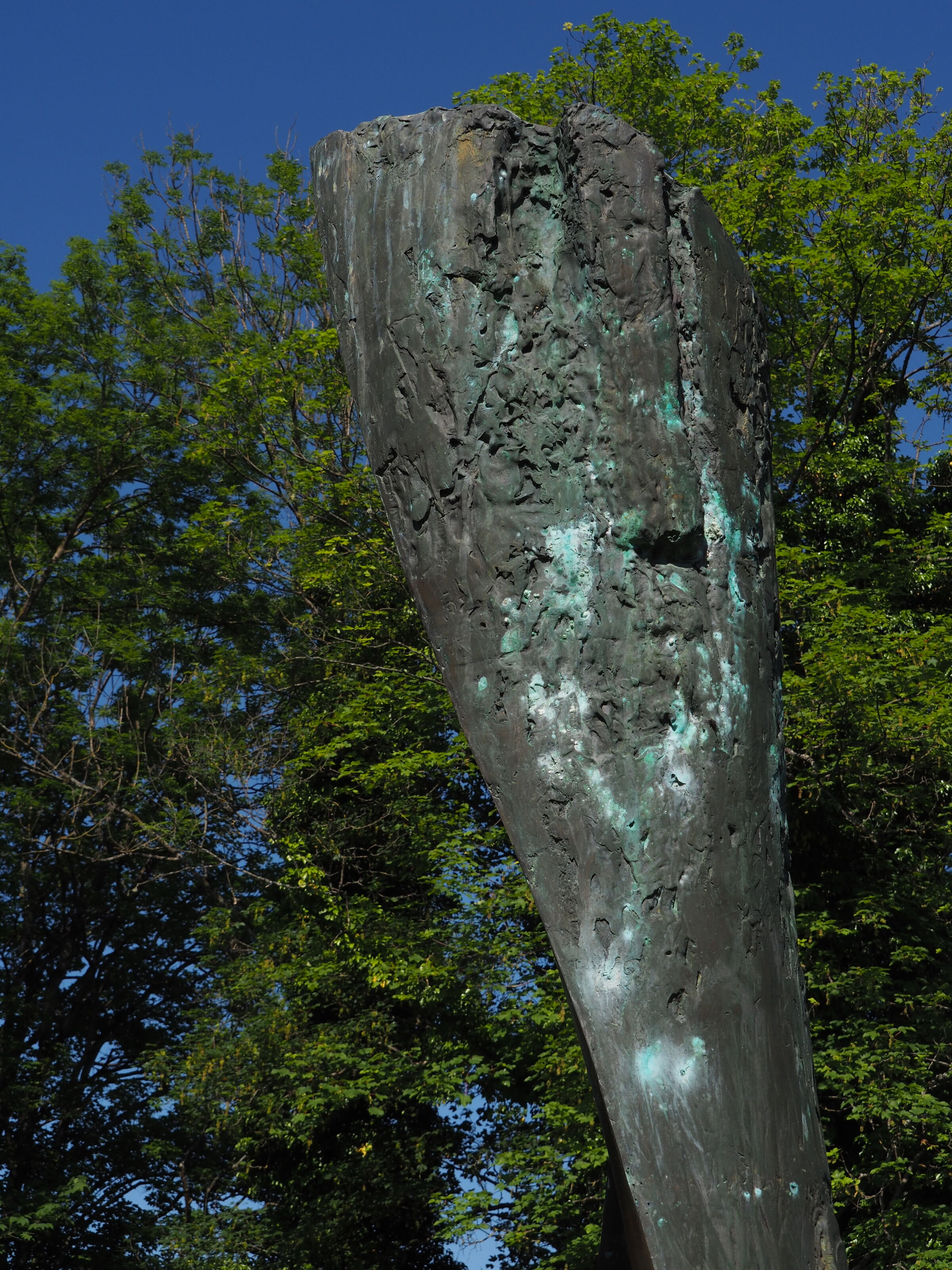 Erwin Rehmann (1921-2020), Detail der Grossen Hüllform, 1951/2001, Bronze